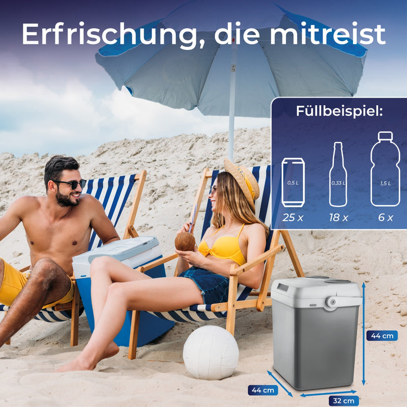 Kühl + Wärmebox 25L am Strand, ideale Kühloption für Getränke und Snacks, komfortabel und mobil.