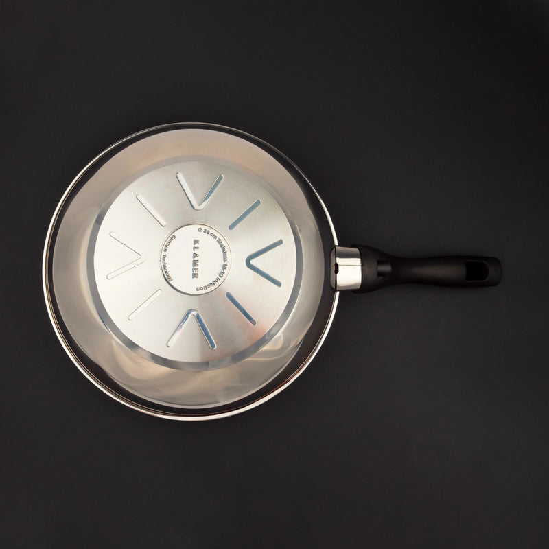 Profi Edelstahl-Wok 28cm is a versatile stainless steel wok designed for optimal heat conduction and storage.