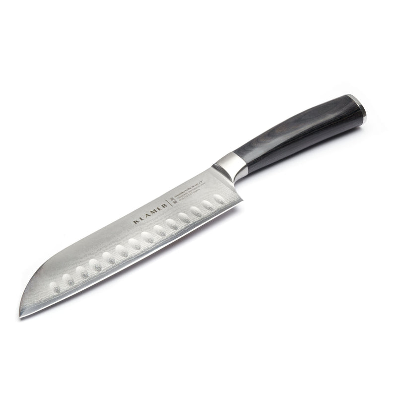 Santoku Damastmesser mit eleganter Klinge und schwarzem Griff, ideal für Profi- und Hobbyköche.