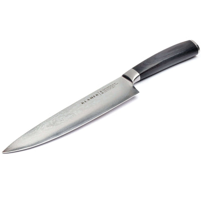 Damast Chefmesser 20cm mit schwarzem Griff und geschwungener Klinge aus japanischem Damaszener Stahl.
